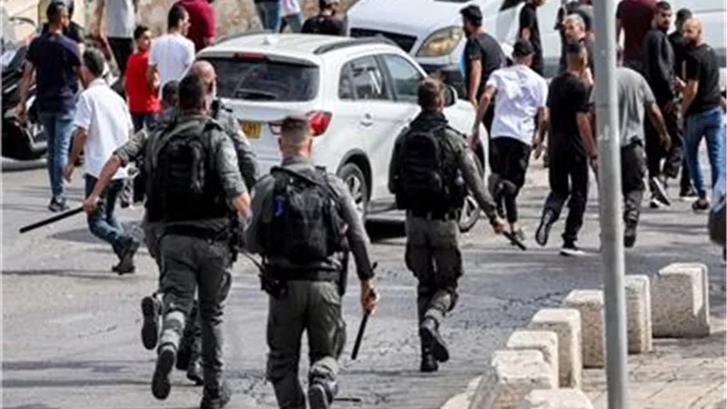 مستعمرون يهاجمون مركبات الفلسطينيين جنوب نابلس