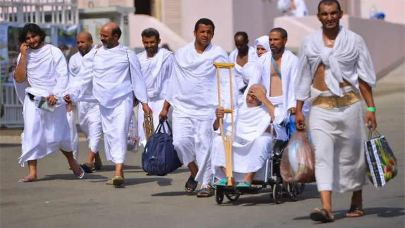 هل أداء الحج مع وجود جهاز تعويضي عن الساق يُعد من المخيط؟