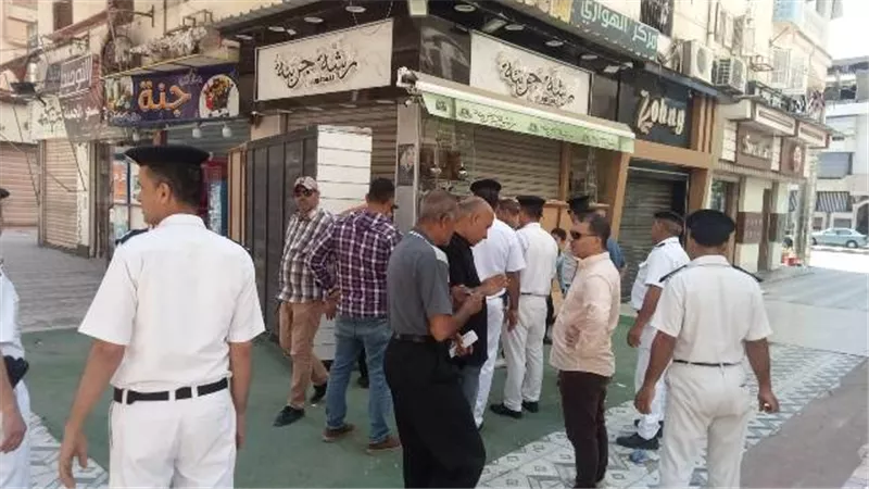 جهاز دمياط الجديدة يشن حملة لإزالة الإشغالات بالتعاون مع الشرطة.. صور