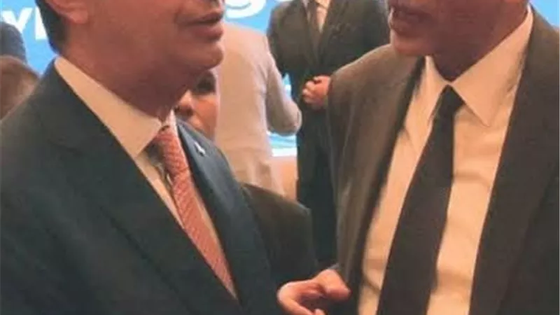 عبد الغفاريسلم وزيرالتموين مذكرةبشأن فتح المخابزالمغلقة بكفرالشيخ
