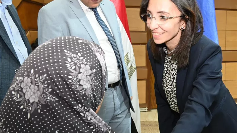 ٥٠ مواطنا فى ضيافة محافظ البحيرة