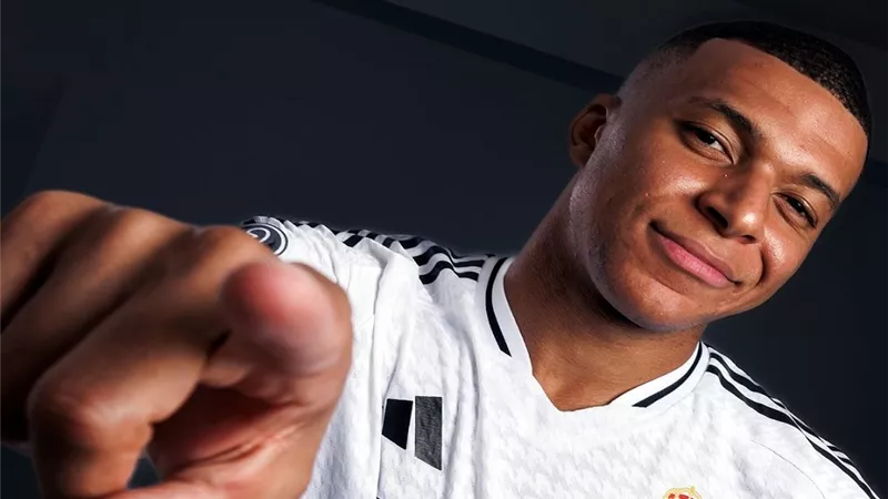مبابى يفوز بجائزة أفضل لاعب فى ريال مدريد هذا الموسم