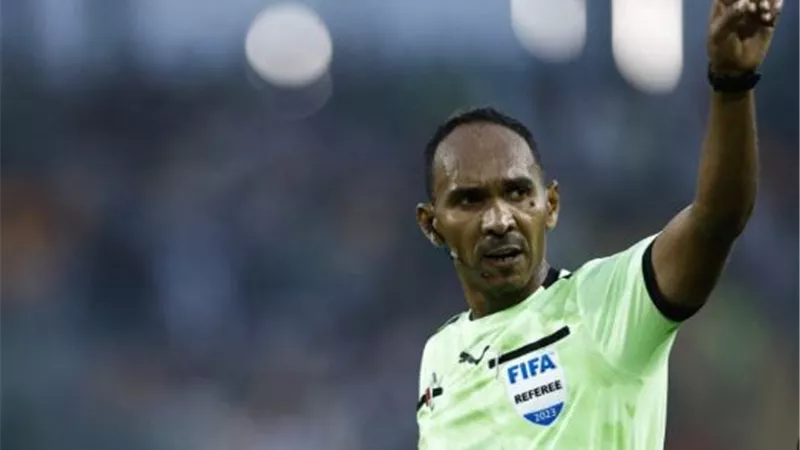 السوداني محمود إسماعيل حكما لمباراة بيراميدز و صن داونز