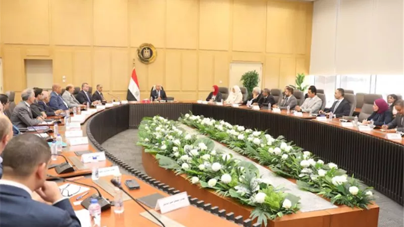 الوزير يعلن عن رخص بليت جديدة وخطة لتعميق صناعة الحديد