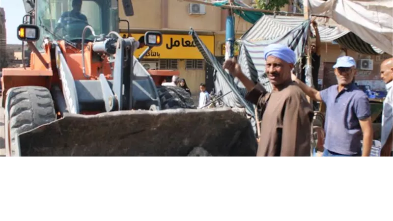 رئيس مركز أرمنت جنوب يوجه برفع الإشغالات بشارع التحرير