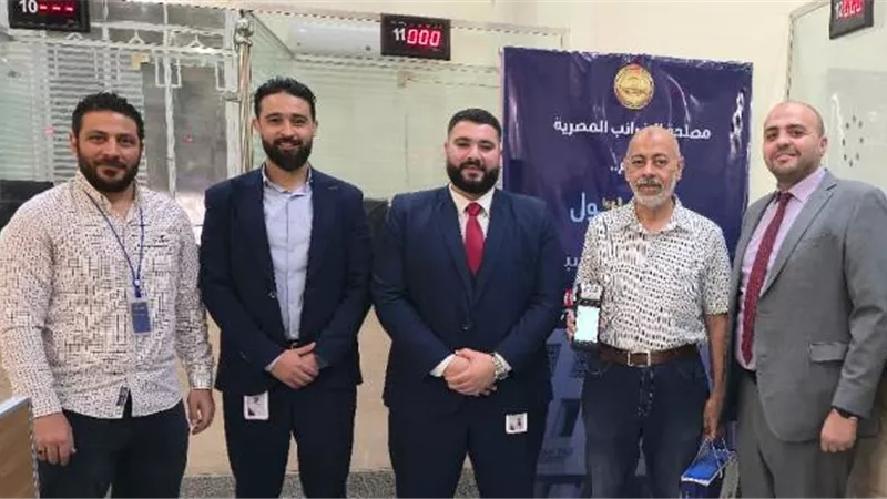 الضرائب تسلم مجانًا أجهزة نقاط البيع للمستفيدين من النظام المبسط