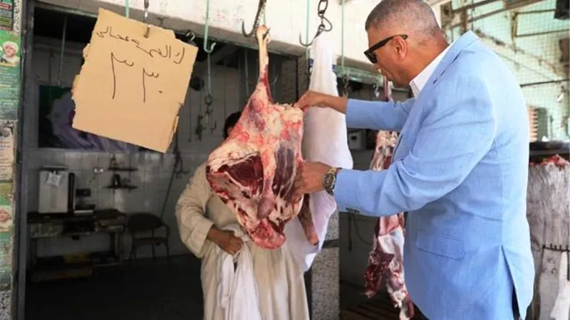 محافظ أسوان يفاجئ عدد محلات الجزارة والمخابز البلدية بكوم أمبو