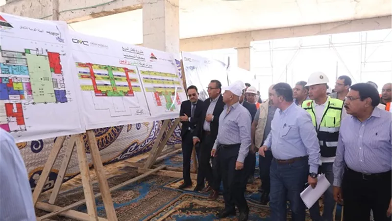 وزير الصناعة والنقل يتفقد الخط الثاني للقطار الكهربائي السريع