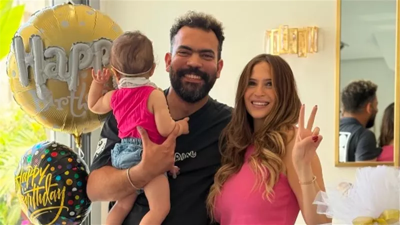 خالد عليش يحتفل بعيد ميلاده برفقة زوجته وابنته عاليا