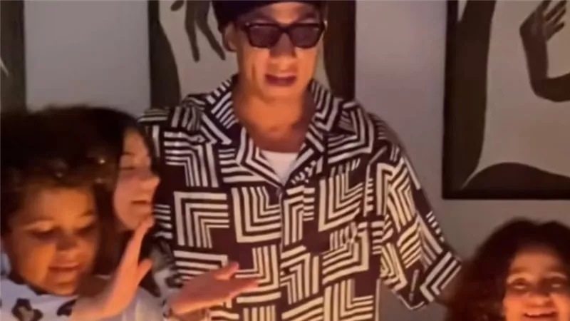 محمد رمضان يحتفل بعيد ميلاده وسط زوجته وأولاده