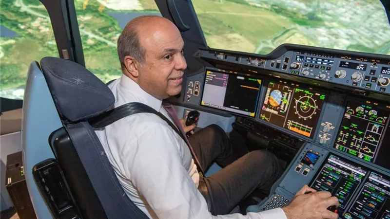الحفنى تفقد مقر الشركة في تولوز وإستعرض إمكانات الطائرة A350