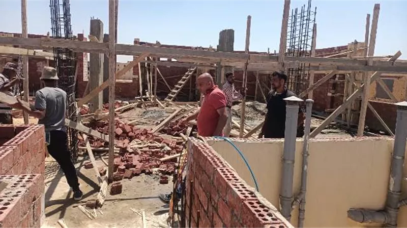 تفاصيل مصادرة جهاز الشروق لمعدات المقاولين وإزالة مخالفة سكنية.. صور