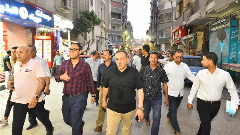 محافظ أسيوط في جولة ميدانية لمتابعة انضباط شارع رياض
