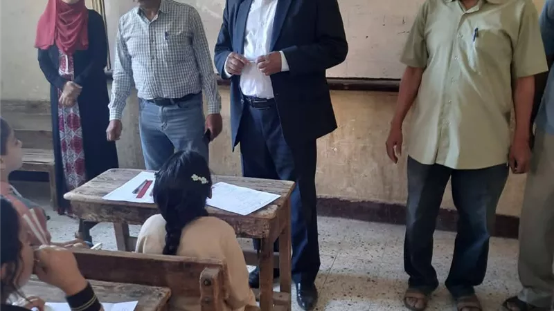 مدير تعليم الخانكة يتابع امتحانات النقل بالمنايل