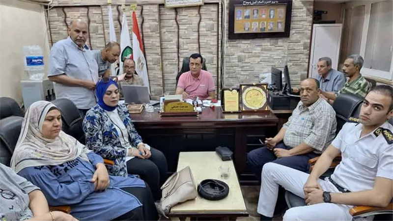 مدير تعليم سوهاج يتابع انتظام امتحانات العملي للدبلومات الفنية
