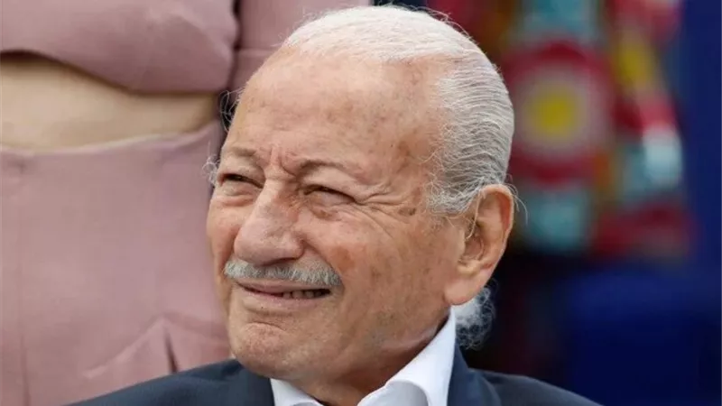 طارق الشناوي ينعى المخرج الجزائري محمد الأخضر