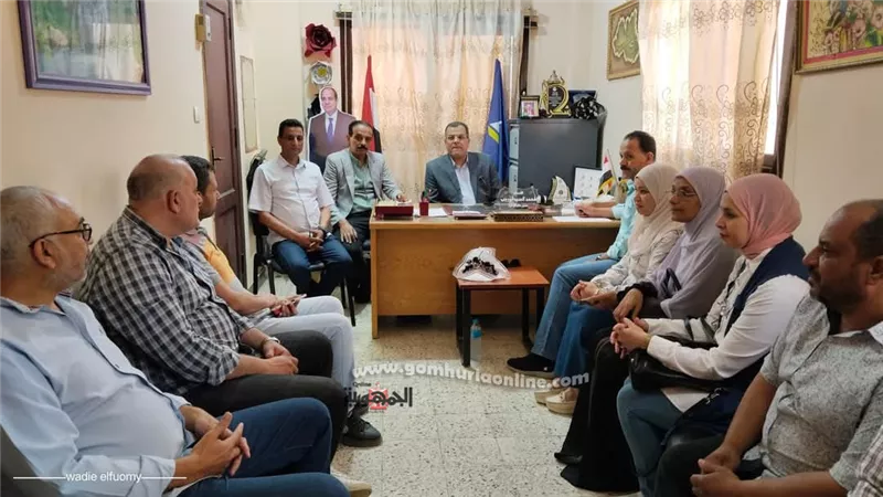 مدير تعليم دمياط يتابع توزيع أسئلة إمتحانات النقل بإدارة الروضة