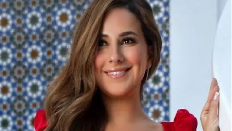 شيري عادل : 