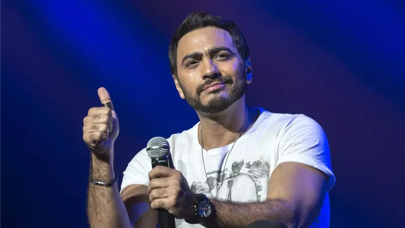 تامر حسني يروج لأحدث أعمالة الفنية