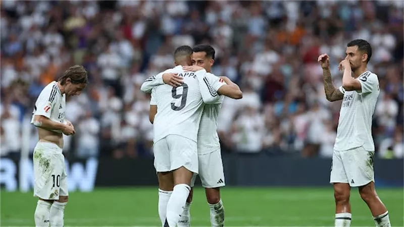ريال مدريد يختتم الدوري الإسباني بثنائية نظيفة أمام ريال سوسيداد