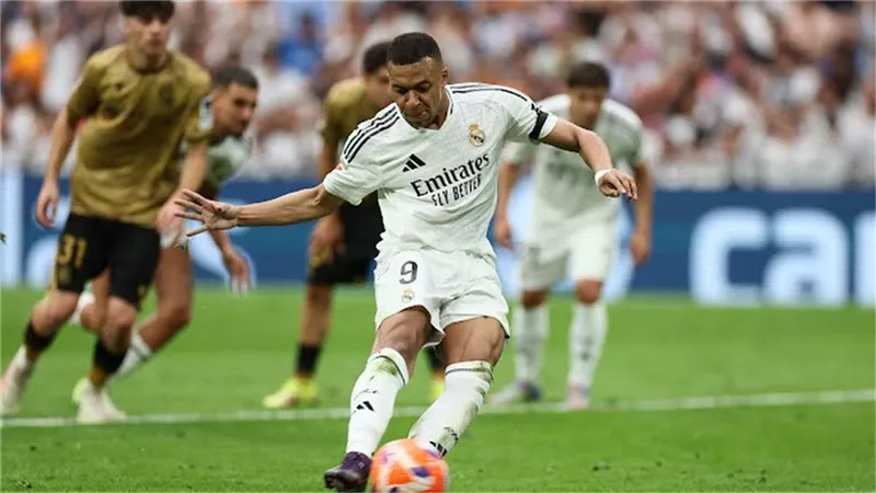 شاهد ملخص وأهداف فوز ريال مدريد علي سوسييداد بثنائية مبابي