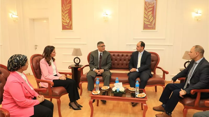 محافظ الجيزة يزور مركز إمبابة لعلاج وتأهيل مرضى الإدمان