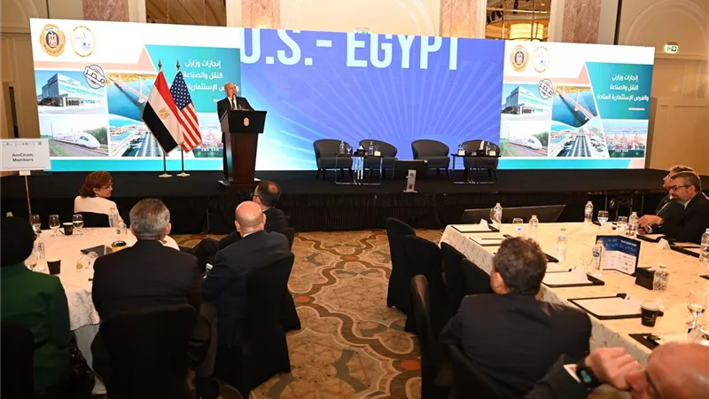 وزير الصناعة والنقل يستعرض الإنجازات التي تم تحقيقها