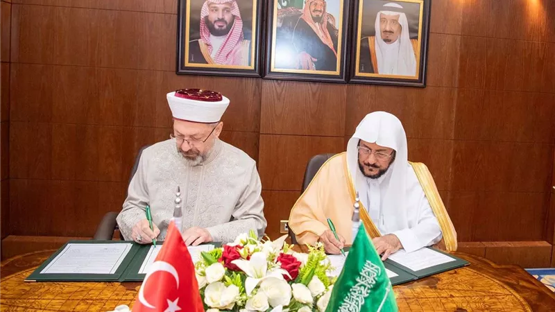 السعودية وتركيا توقعان مذكرة تفاهم في الشئون الدينية