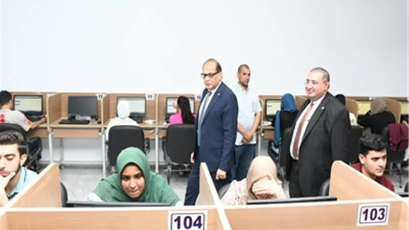 جامعة القناة:انتظام سير الاختبارات الإلكترونية بكليتي الصيدلة والأسنان