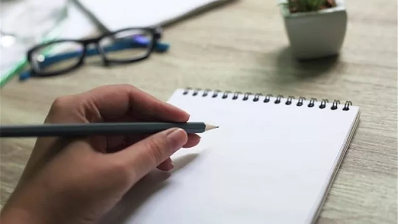 هل تفضيل اليد يكشف شيئًا عن صحتك النفسية؟ دراسة تثير التساؤلات