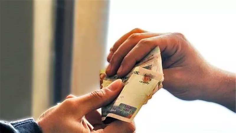 هل يجوز إخراج الزكاة لابنتي المتزوجة؟.. أمين الفتوى يجيب