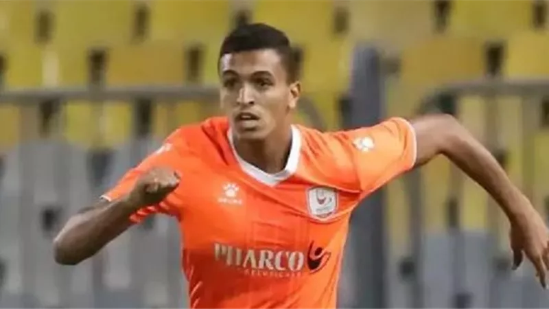 الأهلي يضم مدافع فاركو لمدة 4 مواسم