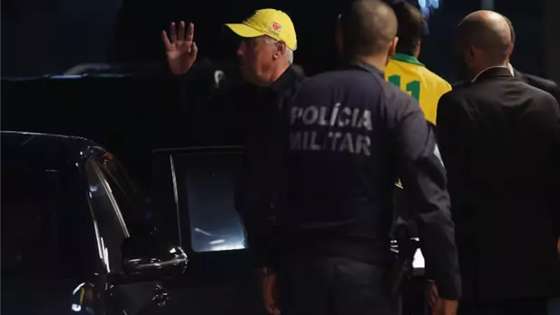 صور.. أنشيلوتي يصل البرازيل لبدء مهمته مع منتخب السامبا