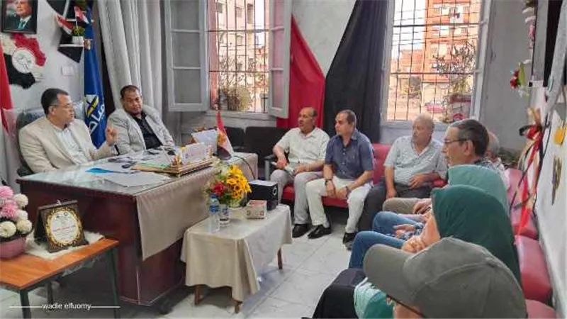 مدير تعليـــم دميـــاط يتابع توزيع أسئلة إمتحانات النقل بكفر سعد