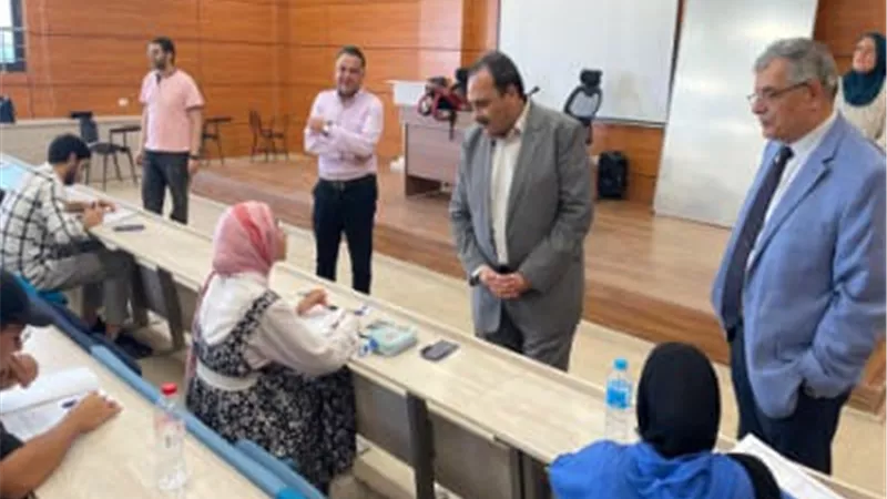 رئيس جامعة بنها الأهلية يتفقد سير الامتحانات بكليتي علوم الحاسب وإدارة الأعمال
