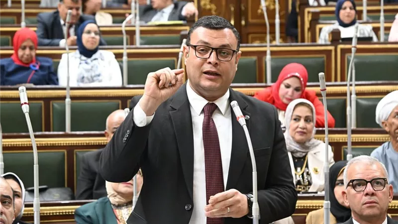 وزير الإسكان يشارك في جلسة النواب لمناقشة مشروع قانون تنظيم مرفق مياه الشرب
