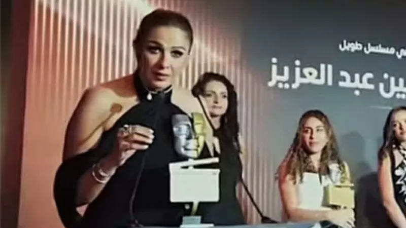 الفنانة ياسمين عبدالعزيز