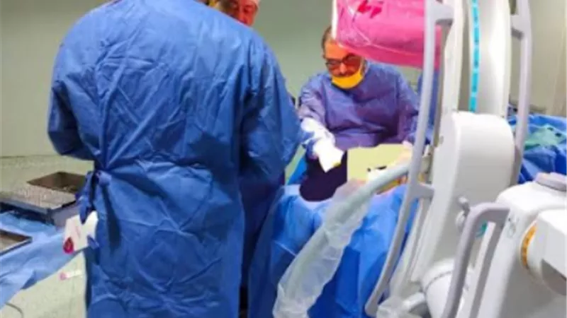 تثبيت كسر بالكاحل باستخدام جهاز السي ارم بمستشفى الفشن