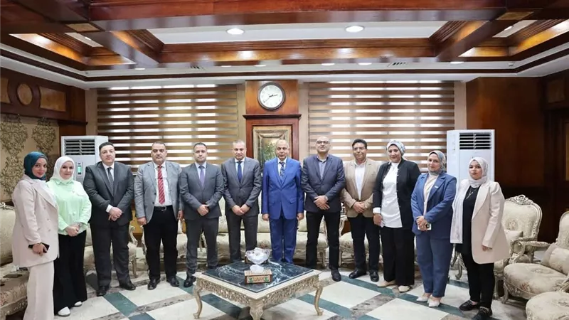محافظ المنيا يبحث مع رئيس صندوق التنمية الحضرية فرصًا استثمارية