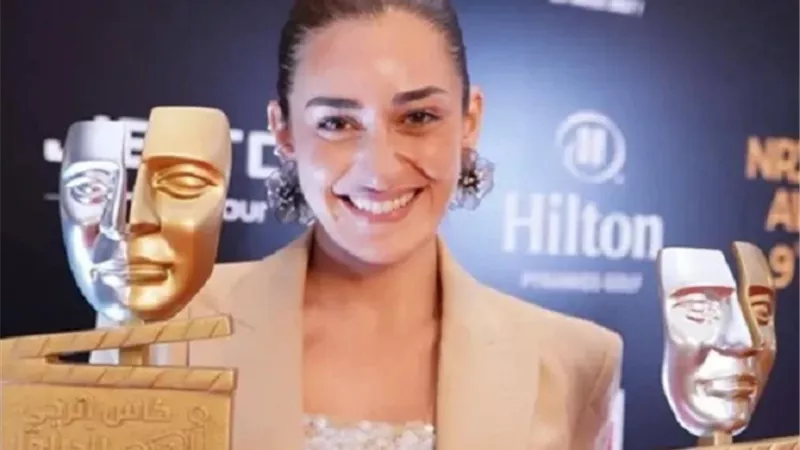أمينة خليل تحتفل بحصولها على جائزة أفضل ممثلة بدراما رمضان