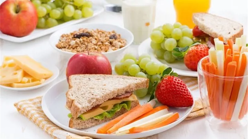 10 وصفات شهية وسريعة للإفطار الصحي