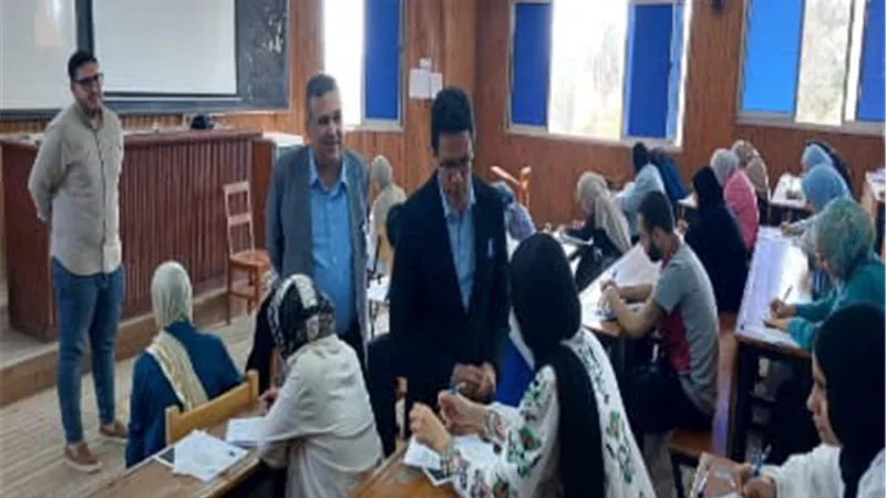 رئيس جامعة بنها يتفقد سير الامتحانات بكليتي الزراعة والطب البيطري