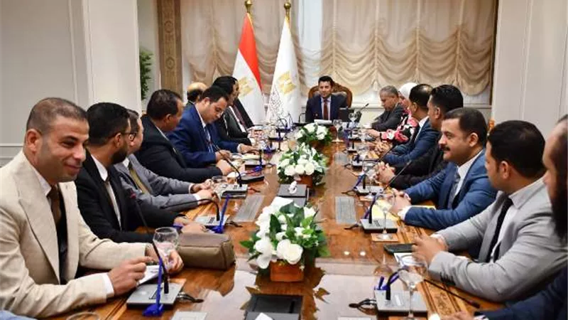 وزير الشباب يلتقي أعضاء نموذج محاكاة مجلس الشيوخ