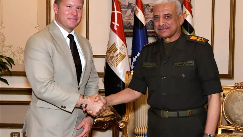 وزير الدفاع يلتقى عضو لجنة الخدمات المسلحة بمجلس الشيوخ الأمريكى