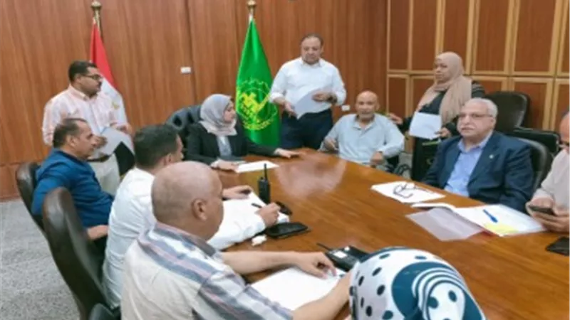 نائب محافظ القليوبية تلبي احتياجات عدد من المواطنين بمدن بنها وكفر شكر وطوخ وقها