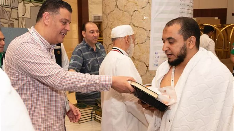 رئيس بعثة حج الجمعيات الأهلية يتابع عمليات تفويج الحجاج