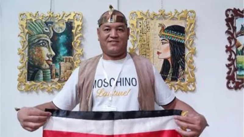 فنان تشكيلى من الأقصر يمثل مصر فى مهرجان دولى بالجزائر