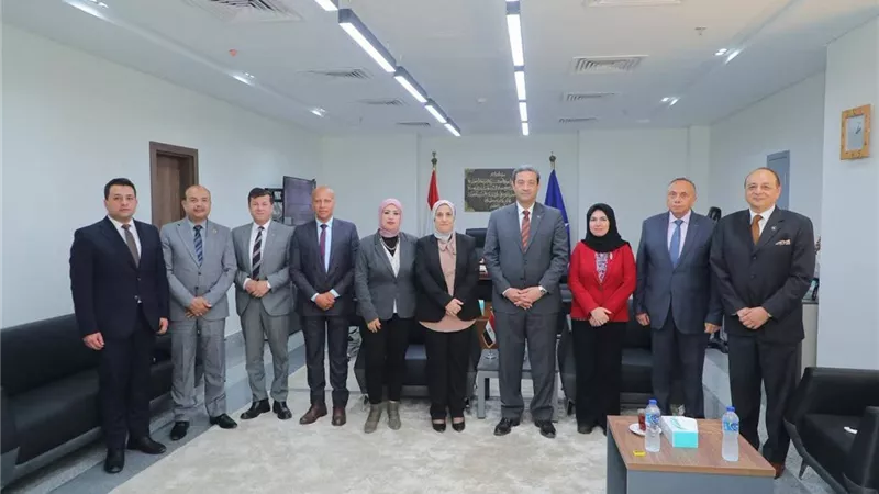 محافظ دمياط ورئيس معهد علوم البحار يوقعان بروتوكول تعاون