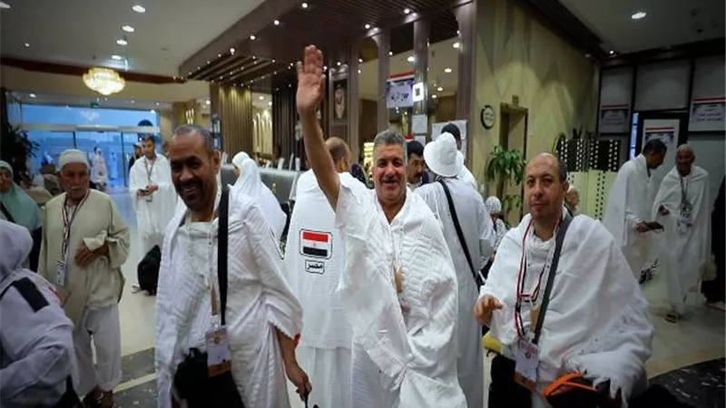 توافد حجاج بعثة حج القرعة من المدينة لمكة المكرمة فى أجواء إيمانية