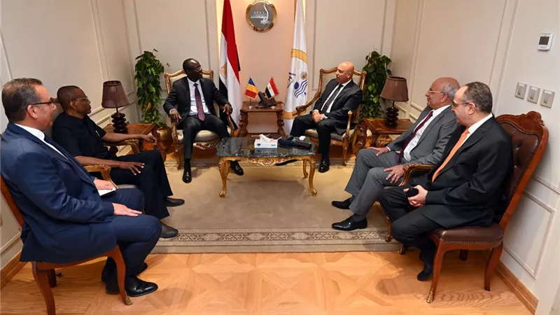 مصر وتشاد تبحثان دفع التعاون في مشروعات البنية التحتية والنقل